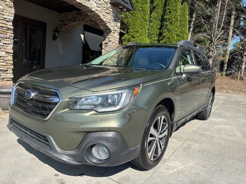 Used 2018 Subaru Outback 2.5i Limited w/ Popular Package #2 AWD/4WD image 3