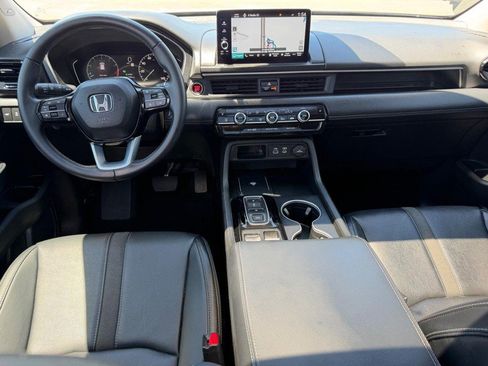 Used 2025 Honda Pilot Touring image 14
