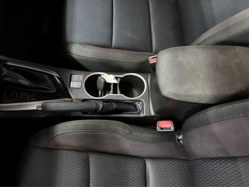 Used 2018 Toyota Corolla LE FWD image 27