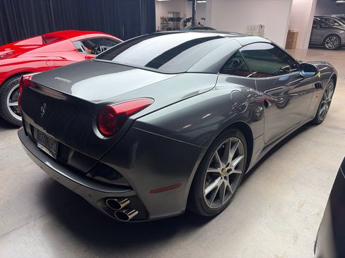 Used 2010 Ferrari California RWD image 3