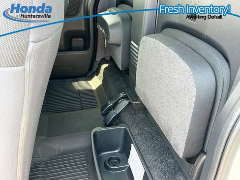 Used 2024 Nissan Frontier SV RWD image 30