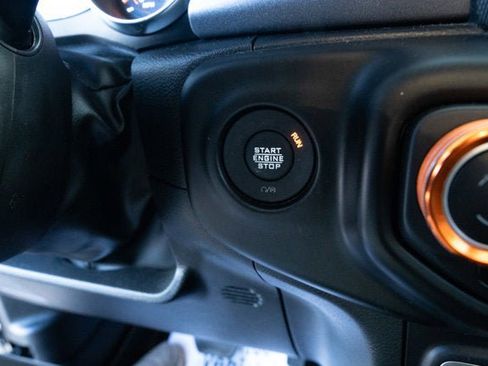 Used 2023 Jeep Gladiator Mojave w/ Cold Weather Group image 21