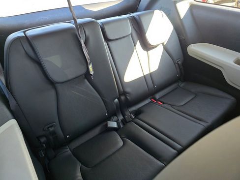 Used 2024 Kia Carnival LX image 15