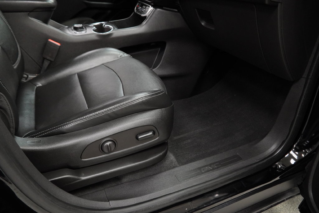 Used 2023 GMC Terrain SLT w/ LPO, Floor Liner Package FWD image 42