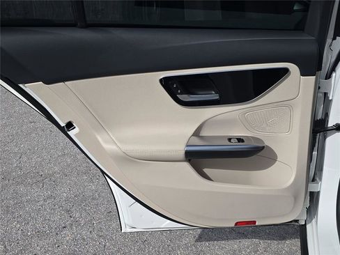 Used 2024 Mercedes-Benz C 300 Sedan image 9