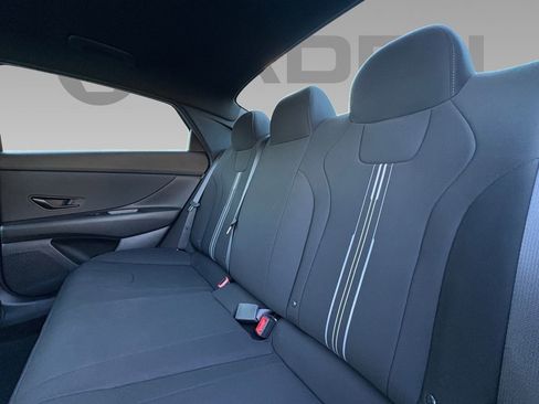 Used 2025 Hyundai Elantra SEL image 4