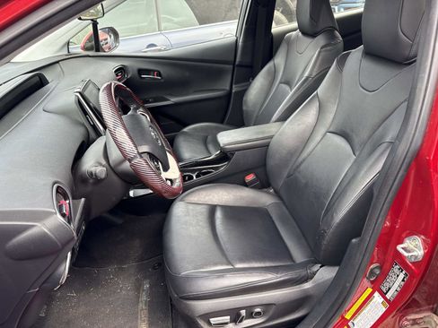 Used 2018 Toyota Prius Prime Premium image 3