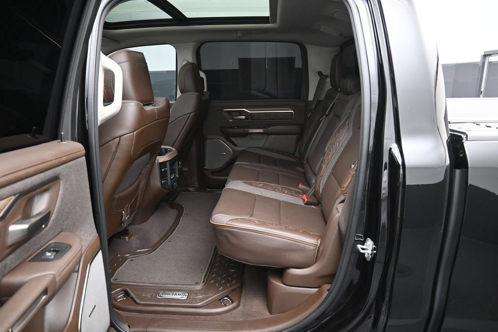 Used 2025 RAM 1500 Limited AWD/4WD image 34