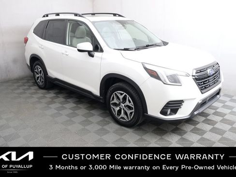 Used 2022 Subaru Forester Premium AWD/4WD image 3