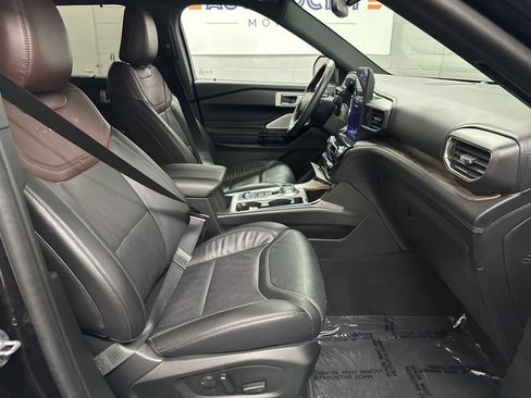 Used 2024 Ford Explorer Platinum w/ Technology Package image 21