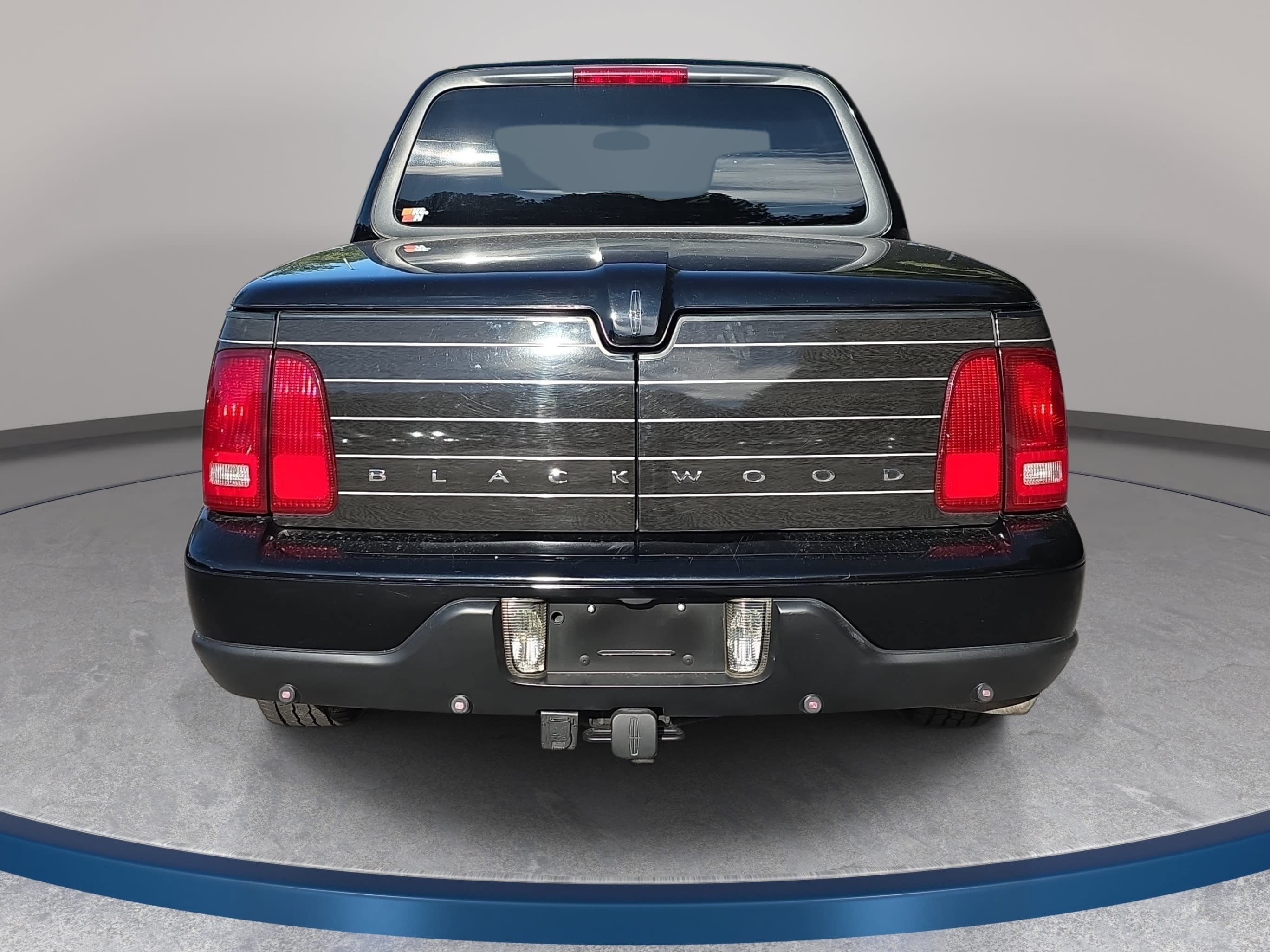 Used 2002 Lincoln Blackwood RWD image 3