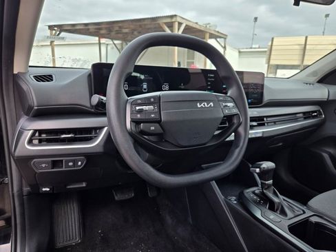 Used 2025 Kia K4 LXS image 15