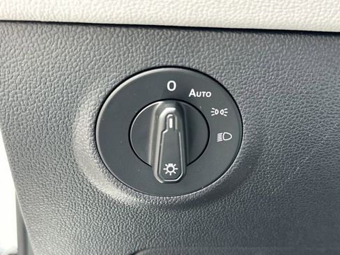 Used 2022 Volkswagen Taos SE image 27