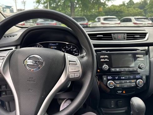 Used 2016 Nissan Rogue SV FWD image 17
