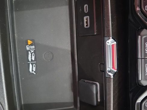 Used 2023 GMC Yukon Denali image 37