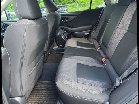 Used 2022 Subaru Outback Premium image 9
