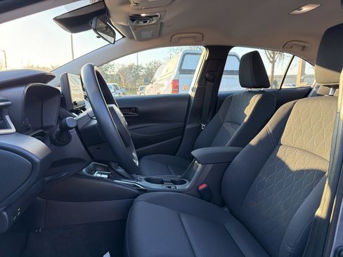 Used 2025 Toyota Corolla LE image 9