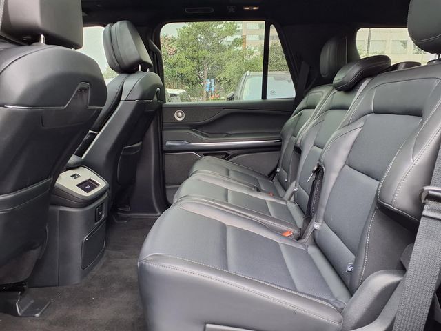 New 2025 Lincoln Navigator Reserve w/ Jet Appearance Package AWD/4WD image 8
