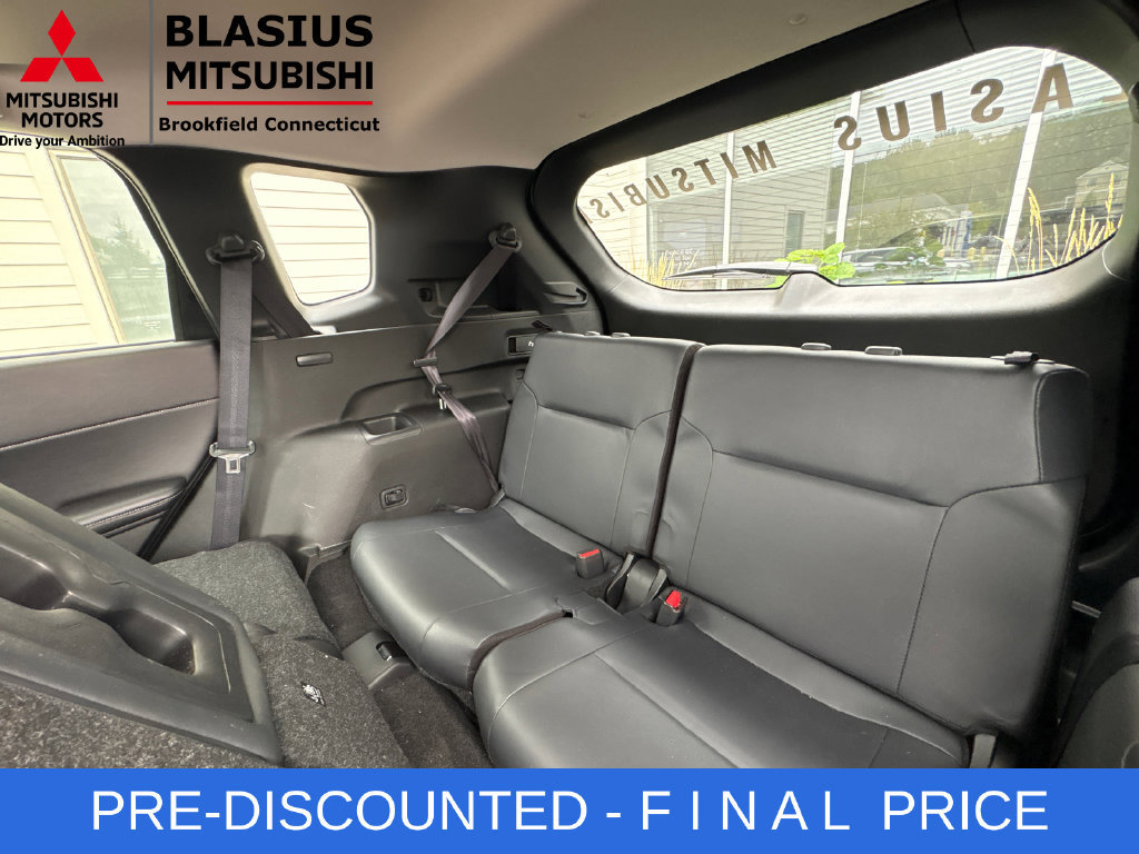 Used 2025 Mitsubishi Outlander AWD image 48