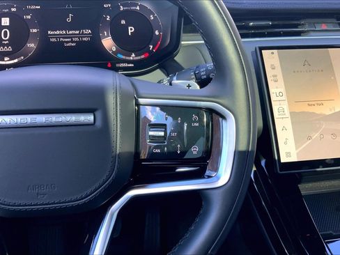 Used 2025 Land Rover Range Rover Sport image 24