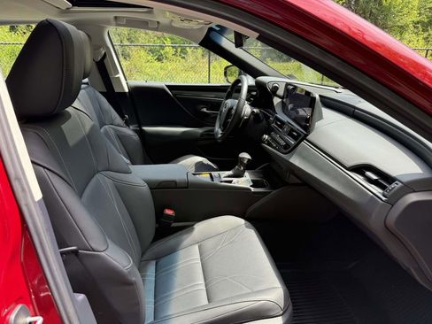 Used 2025 Lexus ES 300h w/ Technology Package FWD image 14