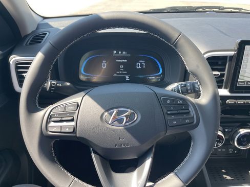 New 2025 Hyundai Venue Limited image 19