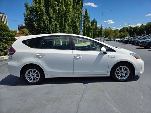 Used 2017 Toyota Prius V Two FWD image 2