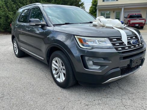 Used 2017 Ford Explorer XLT w/ Equipment Group 201A FWD image 8