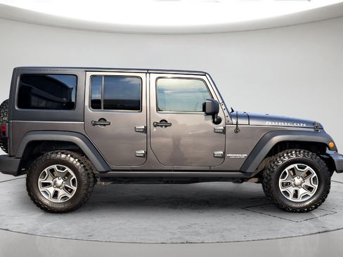 Used 2017 Jeep Wrangler Unlimited Rubicon w/ Connectivity Group AWD/4WD image 2