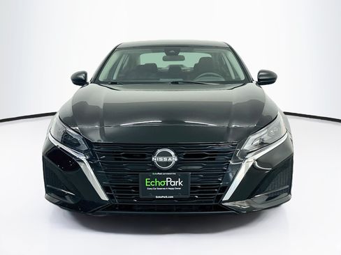 Used 2025 Nissan Altima 2.5 SV FWD image 2