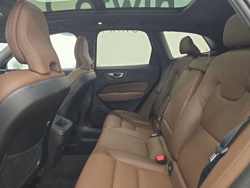 Used 2022 Volvo XC60 B5 Momentum AWD/4WD image 17