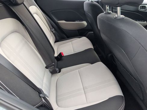 Used 2025 Hyundai Venue SEL FWD image 29
