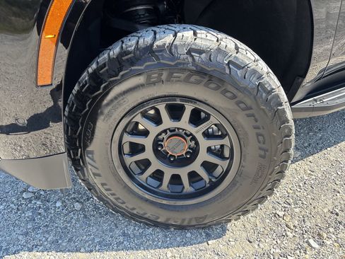 New 2025 Chevrolet Suburban Premier image 13