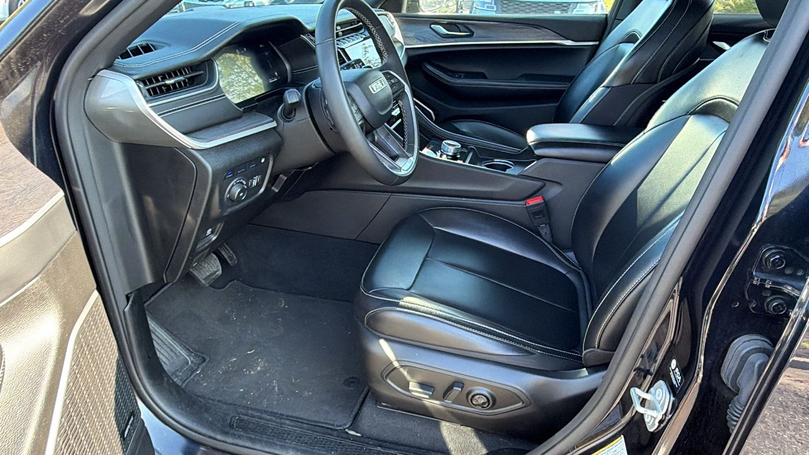 Used 2024 Jeep Grand Cherokee Limited 4xe AWD/4WD image 17