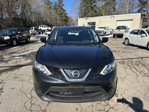 Used 2018 Nissan Rogue Sport S image 3