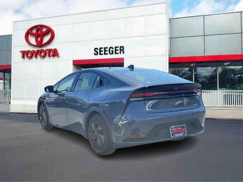 Used 2023 Toyota Prius LE FWD image 6