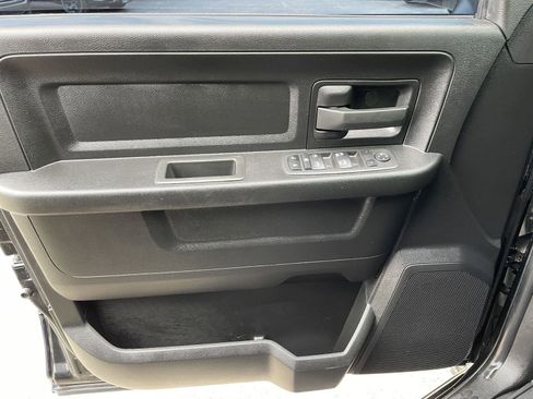 Used 2022 RAM 2500 Tradesman w/ Chrome Appearance Group image 32