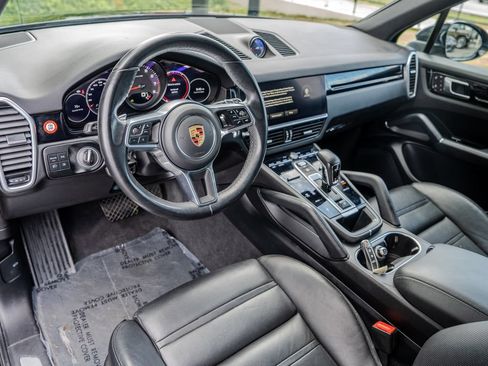 Used 2023 Porsche Cayenne AWD/4WD image 4