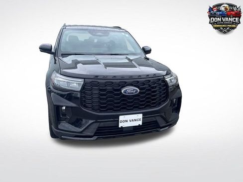 Used 2025 Ford Explorer ST-Line w/ ST-Line Street Pack AWD/4WD image 8