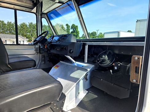 Used 2014 Ford E-350 and Econoline 350 Super Duty w/ A/C Prep Package image 22