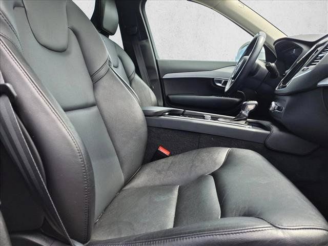Used 2022 Volvo XC90 T5 Momentum FWD image 24