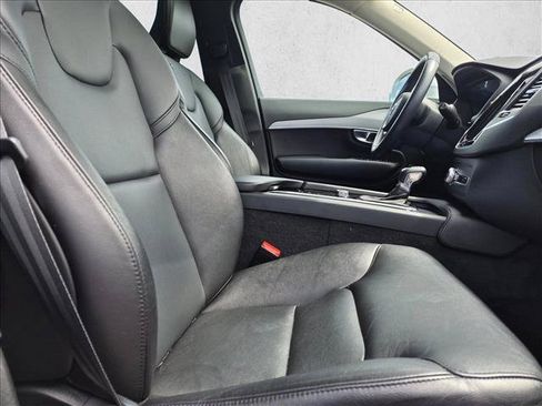 Used 2022 Volvo XC90 T5 Momentum FWD image 24