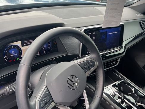 Used 2024 Volkswagen Atlas Cross Sport SEL R-Line image 5