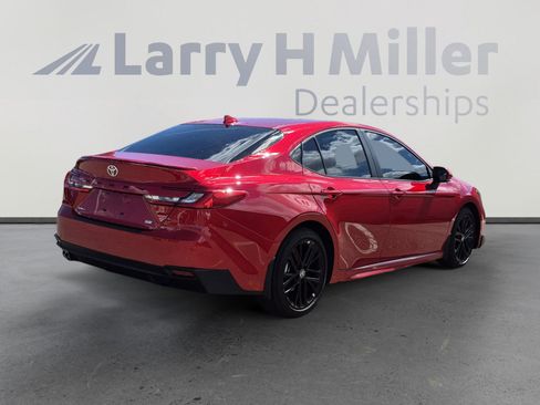 Used 2025 Toyota Camry SE w/ Multimedia Upgrade Package image 5