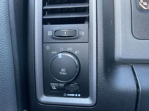 Used 2016 RAM 1500 Express RWD image 21