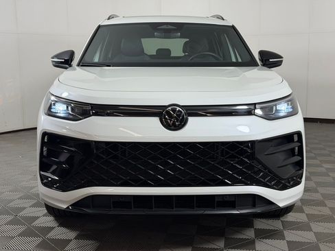 Used 2025 Volkswagen Tiguan SE R-Line AWD/4WD image 6