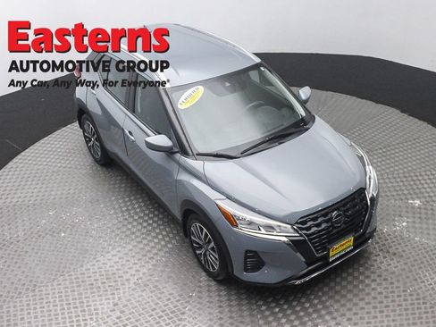 Used 2021 Nissan Kicks SV FWD image 3