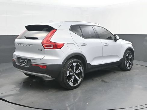 Certified 2022 Volvo XC40 T5 Momentum w/ Premium Package AWD/4WD image 7