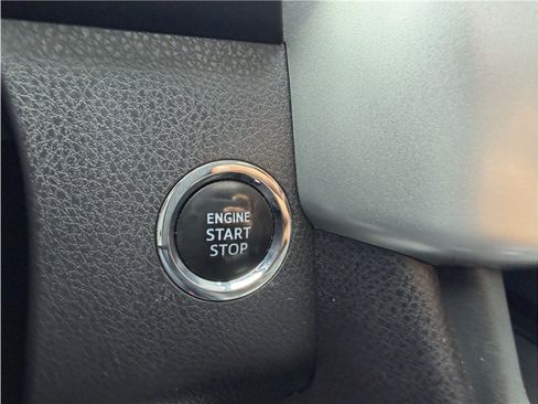Used 2017 Toyota Highlander SE FWD image 46
