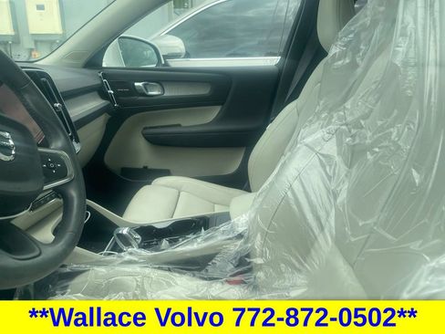 Used 2024 Volvo XC40 B5 Plus w/ Protection Package Premier AWD/4WD image 4